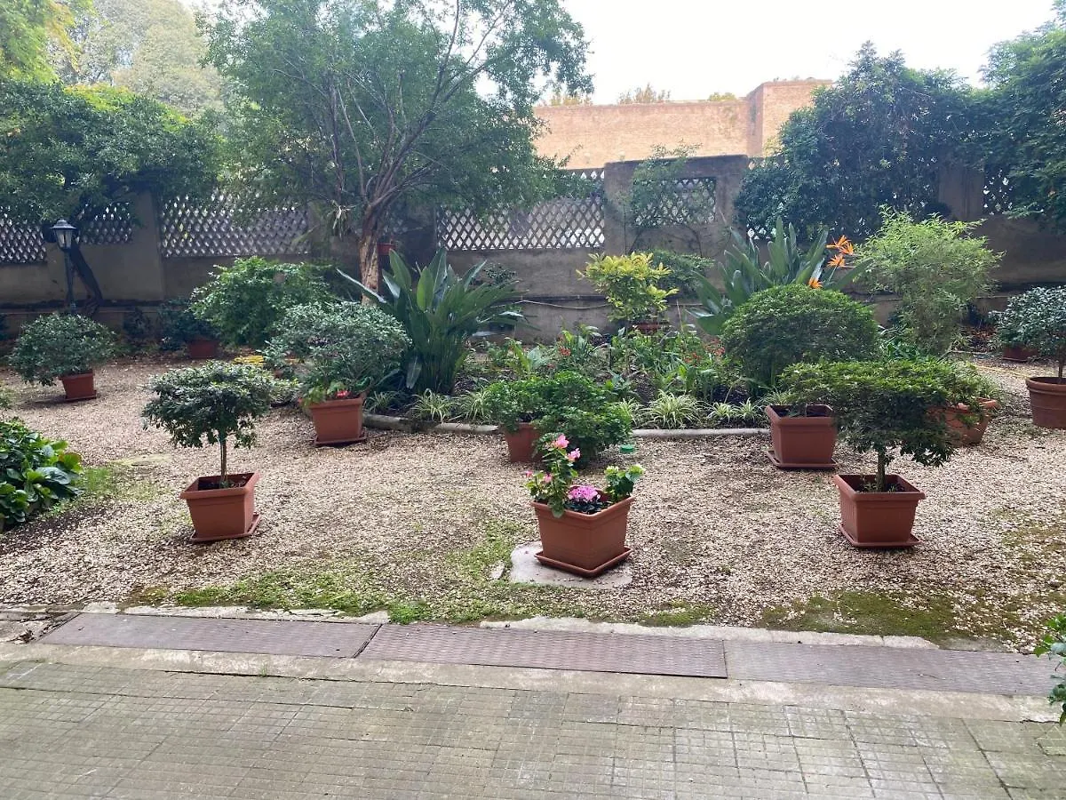 Guest house La Rosa Di Roma 4 In Heart Of Rome San Giovanni